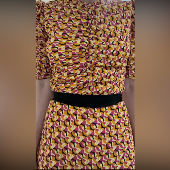 Geometric Silk Dress with Puff Sleeves - Picture 2 of 7